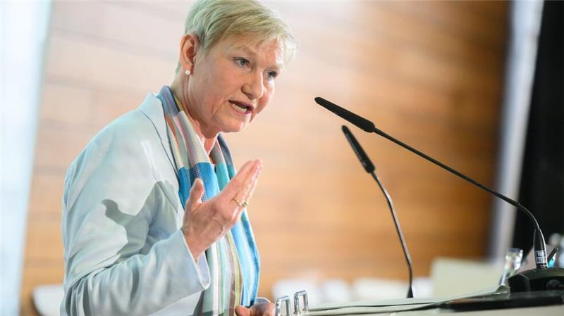 Die Hamburger Bischöfin Kirsten Fehrs könnte auf der Synode in Würzburg wieder zur EKD-Ratsvorsitzenden gewählt werden. (Archivbild)