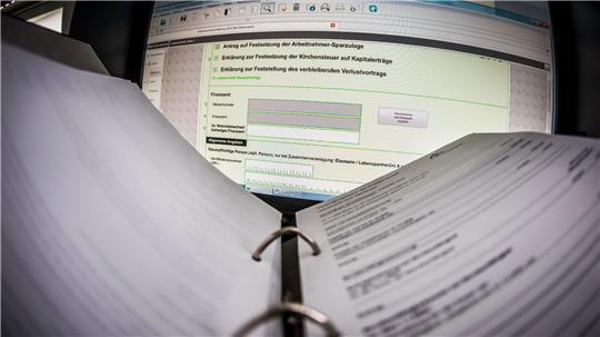 Die Hamburger CDU setzt sich für ein Pilotprojekt ein, bei dem das Finanzamt den Bürgern einen Vorschlag für die Steuererklärung unterbreitet. (Symbolbild)