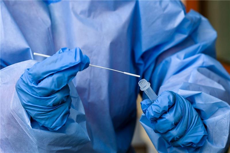 Die Hamburger Gesundheitsbehörde gab die Zahl der Neuansteckungen je 100.000 Einwohner binnen einer Woche am Montag mit 1443,9 an. Foto: dpa