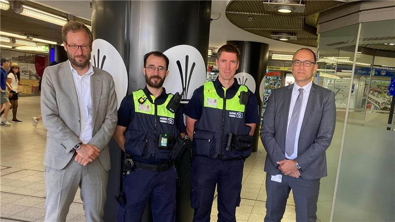 Hamburger Hochbahn-Wache bekommt Bodycams Die Hamburger Hochbahn-Wache bekommt Bodycams und mehr Personal.