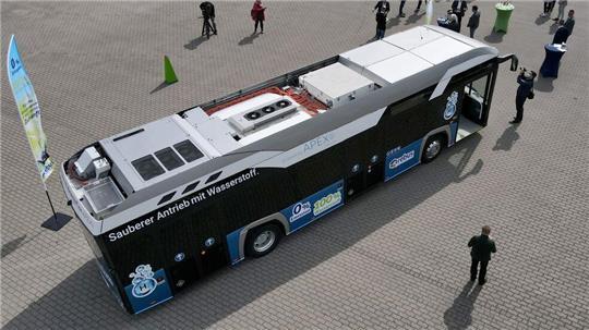 Die Hamburger Hochbahn testet einen neu ausgelieferten Brennstoffzellenbus.