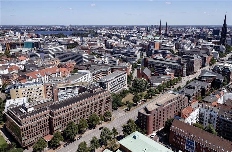 Die Hamburger Innenstadt ist auch als Wohngebiet gefragt. Foto Scholz/dpa