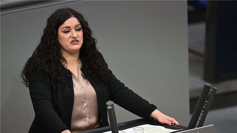Die Hamburger Linken-Bundestagsabgeordnete Özdemir wirft der CDU vor, einen „Frontalangriff“ auf die gesetzliche Rente zu planen.