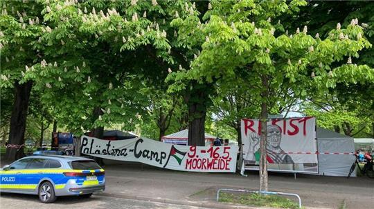 Die Hamburger Polizei beobachtet das antiisraelische Protestcamp.