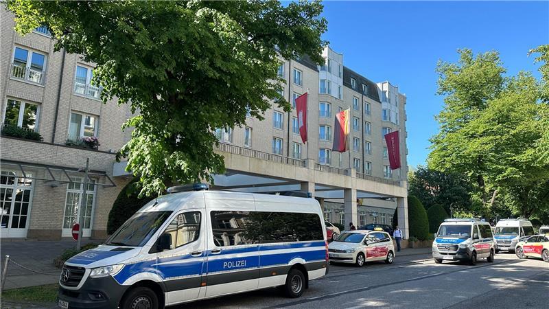 Prozess gegen Christina Block wegen Kindesentführung startet Die Hamburger Polizei vollstreckte am 16. Mai 2024 einen Durchsuchungsbeschluss bei der Unternehmerfamilie Block und am Hotel Grand Elysée in Hamburg.