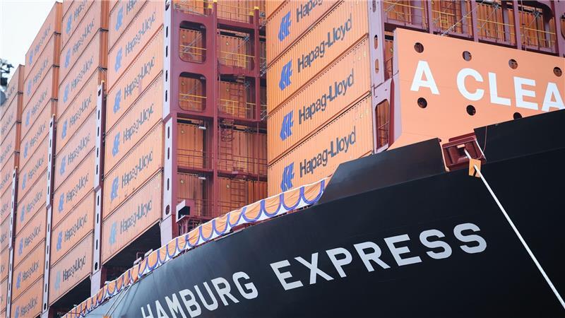 Hapag-Lloyd stellte sich auf neue Lage im Roten Meer ein Die Hamburger Reederei hat den Umsatz gesteigert, der Gewinn ist etwas gefallen. (Archivbild)
