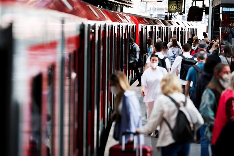 Die Hamburger S-Bahn ist ein Tochterunternehmen der Deutschen Bahn und wird täglich 750.000-mal genutzt. Foto: dpa