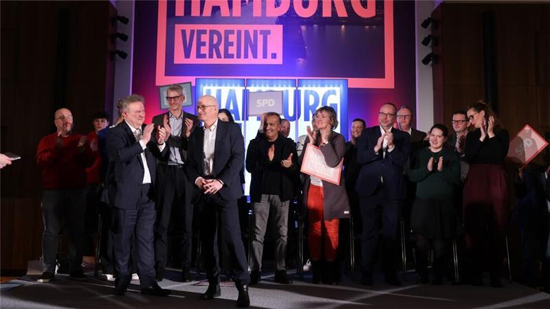 SPD feiert Tschentscher bei Wahlkampfauftakt Die Hamburger SPD feiert ihren Spitzenkandidaten für die Bürgerschaftswahl, Bürgermeister Peter Tschentscher, der zum Wahlkampfauftakt Unterstützung von seinem Wiener Amtskollegen Michael Ludwig (SPÖ) erhielt.