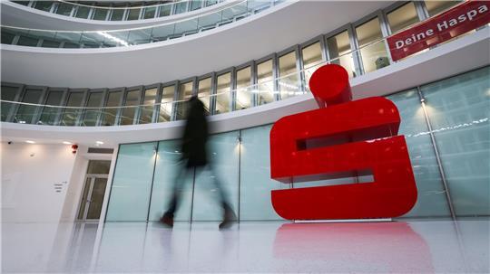 Die Hamburger Sparkasse gilt als Deutschlands größte Sparkasse. (Archivbild.) 