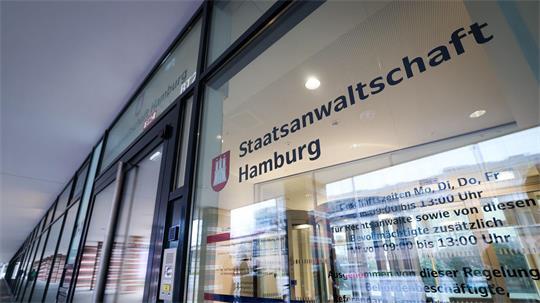 Die Hamburger Staatsanwaltschaft hat ein Ermittlungsverfahren aus Köln übernommen - die Akte soll 14 Umzugskartons und 600 Millionen Dateien umfassen. (Archivbild)