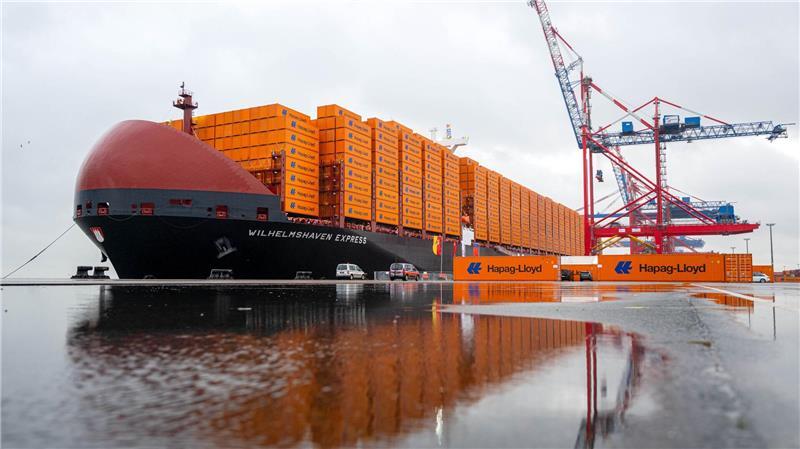 Die Hamburger Traditionsreederei Hapag-Lloyd schüttet für das vergangene Jahr 3,0 Euro je Aktie an Dividende aus. Die Stadt Hamburg erhält damit als Anteilseignerin rund 73 Millionen Euro. (Archivbild)