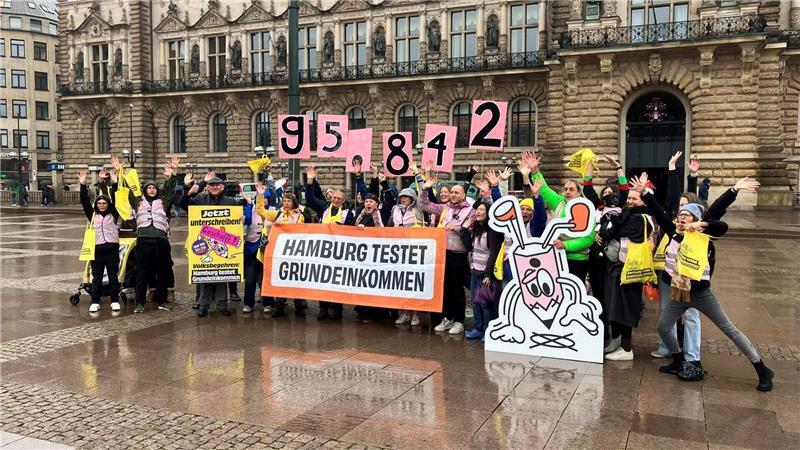 Die Hamburgerinnen und Hamburger sollen im Oktober in einem Volksentscheid über die Initiative „Hamburg testet Grundeinkommen“ abstimmen. (Archivbild)