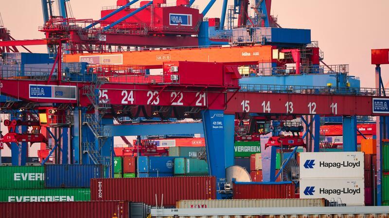 Nach dem MSC/HHLA-Beschluss gibt sich Verdi kämpferisch Die Hamburgische Bürgerschaft hat den umstrittenen Einstieg der Reederei MSC beim Hafenlogistiker HHLA endgültig abgesegnet.