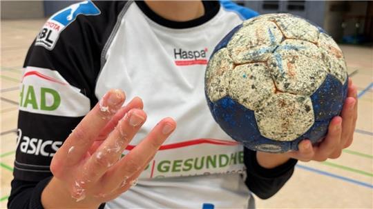Die Hand voll Backe: Für Handballer ist nur Tore werfen schöner.