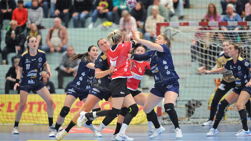 Die Handballerinnen des Buxtehuder SV haben ihren zweiten Saisonsieg im fünften ...