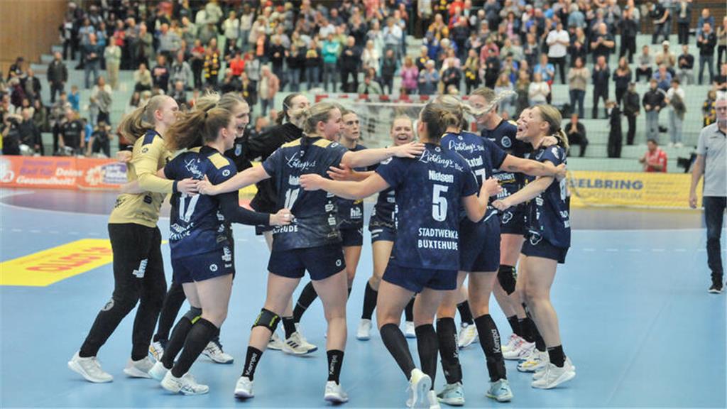 Die Handballerinnen des Buxtehuder SV haben ihren zweiten Saisonsieg im fünften ...