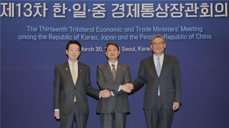 China, Japan, Südkorea reden vor US-Zöllen über Freihandel Die Handelsminister Südkoreas, Japans und Chinas haben über Freihandel gesprochen.