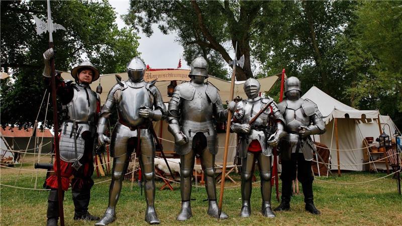 Die Harnischkumpaney kommt zum Burginselfest.