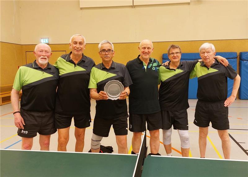 Die Harsefelder Dieter Holst, Gerhard Jahnke, Dieter Schnoor, Heinrich Heitkamp, Nils Reh und Manfred Kröger (von links) haben die Niedersachsenmeisterschaft verteidigt.