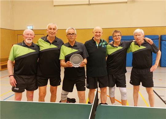 Die Harsefelder Dieter Holst, Gerhard Jahnke, Dieter Schnoor, Heinrich Heitkamp, Nils Reh und Manfred Kröger (von links) haben die Niedersachsenmeisterschaft verteidigt.