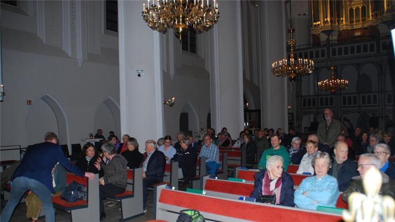 Die Harsefelder Kirche war beim Mauerfall-Abend gut besetzt.