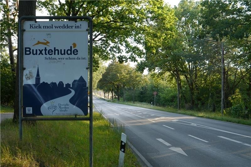Die Has‘ und Igelroute führt teilweise auch durch Buxtehude. In der Märchenstadt soll das legendäre Rennen zwischen den namensgebenden Tieren der Fahrradroute einst stattgefunden haben. Fotos: Reineke