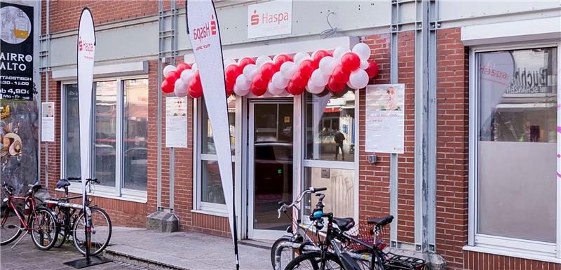 Die Haspa hat im Schanzenviertel ihre provisorische Filiale in den ehemaligen Räumen der Deutschen Bank eingerichtet. Foto Rupprecht