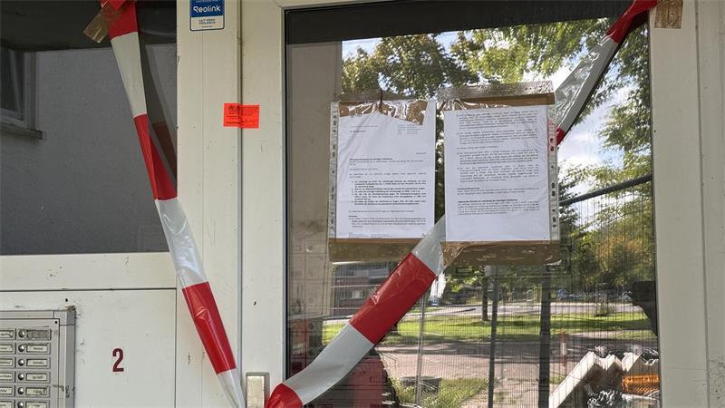 Gesperrtes Stader Hochhaus: „Es tat weh, alles zurückzulassen“ Die Haustür ist versiegelt.