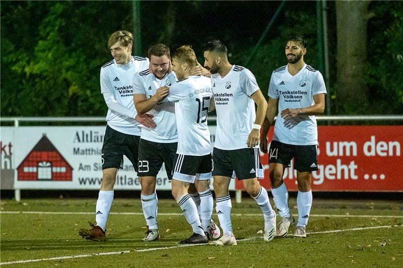 Die Hedendorfer durften vier Mal gegen Estebrügge jubeln und den ersten Saisonsieg feiern. Foto: Schmietow