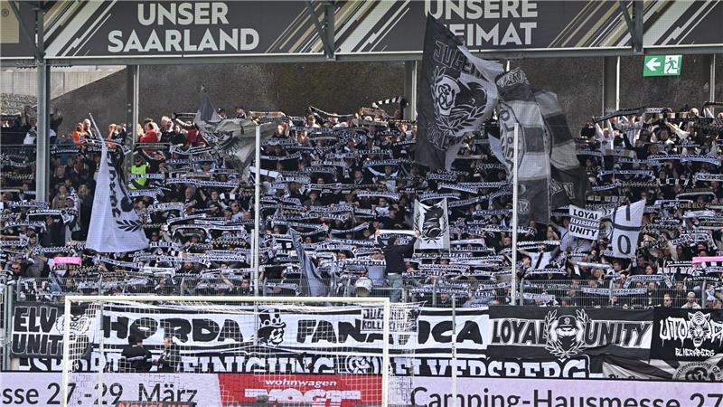 Elversberg vor Aufstieg: Kleiner Ort träumt vom großen Coup Die Heimstätte der SV Elversberg wird noch mindestens bis zum Jahresende um- und ausgebaut. (Archivbild)