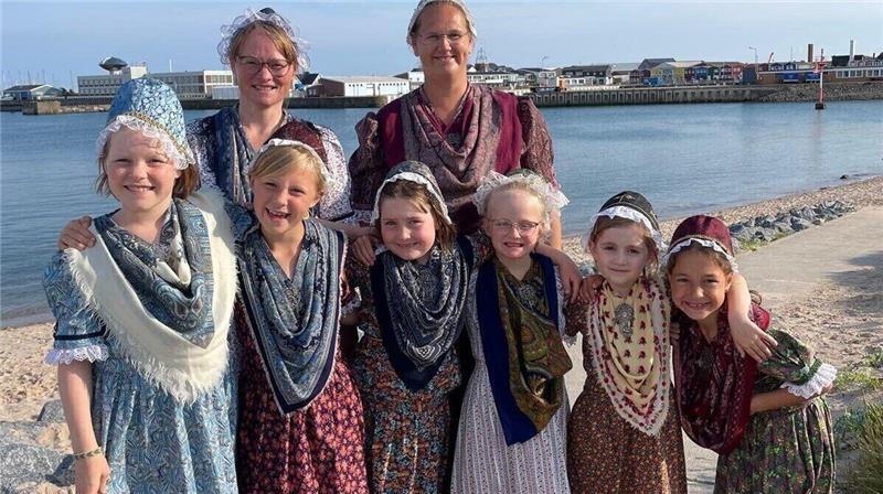 Sensation: Seltener Silberschatz kehrt nach Helgoland zurück Die Helgoländer Volkstracht hat sich im Laufe der Jahrhunderte gewandelt. So zeigt sie sich heute.