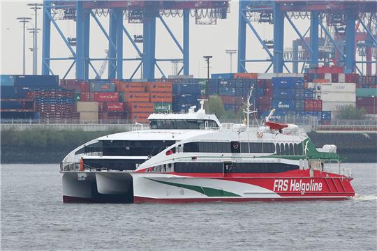 Die Helgolandfähre "Halunder Jet" fährt bis nach Hamburg. Foto: Bodo Marks/dpa