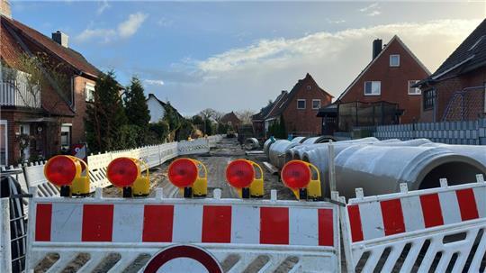 Die Hermannstraße in Horneburg: Im neuen Jahr sollen die Arbeiten weitergehen.