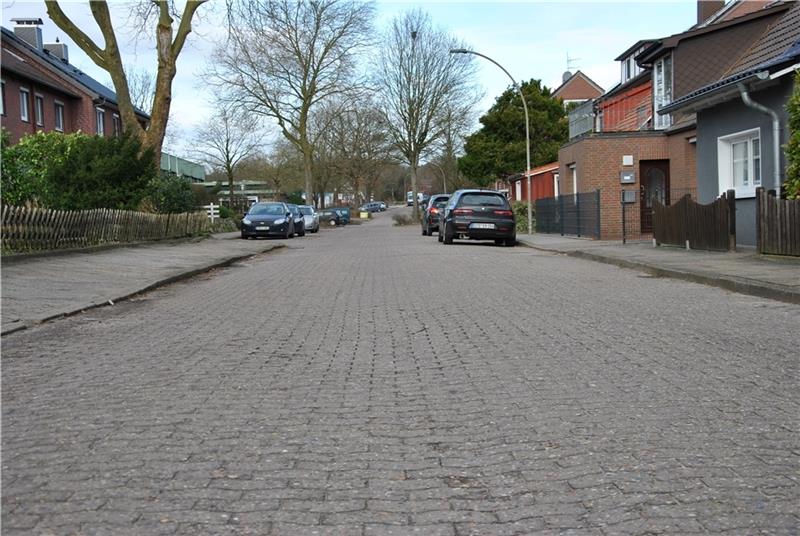 Die Hermannstraße wird saniert: Nur noch ein Gehweg auf der linken Fahrbahnseite wird empfohlen.