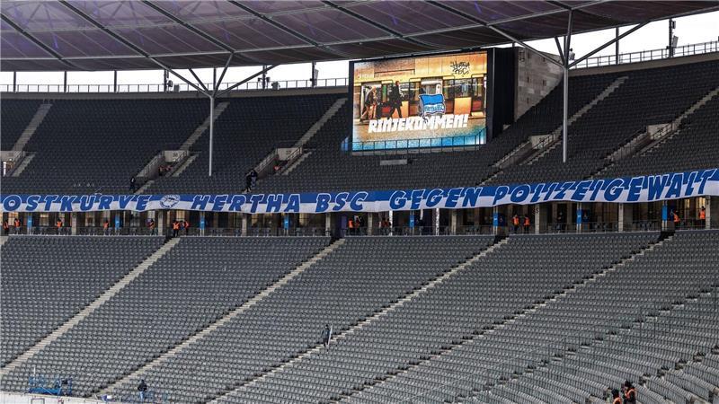 Die Hertha-Fans protestierten mit einem Banner.