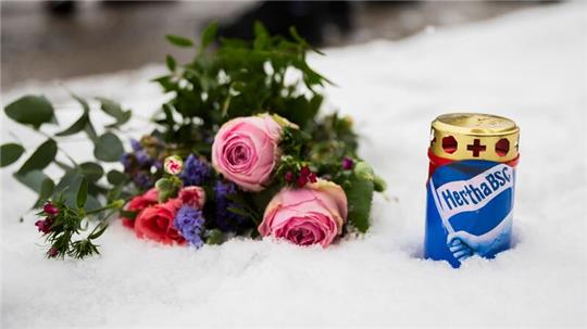 Die Hertha-Ultras laden am Sonntag zu einem Trauermarsch für den gestorbenen Präsidenten Kay Bernstein ein.