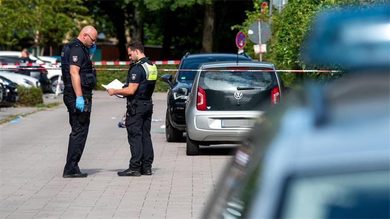 Reinigungskräfte mit Schwert attackiert: Mann in Psychiatrie eingewiesen Die Hintergründe des Falls sind noch unbekannt.