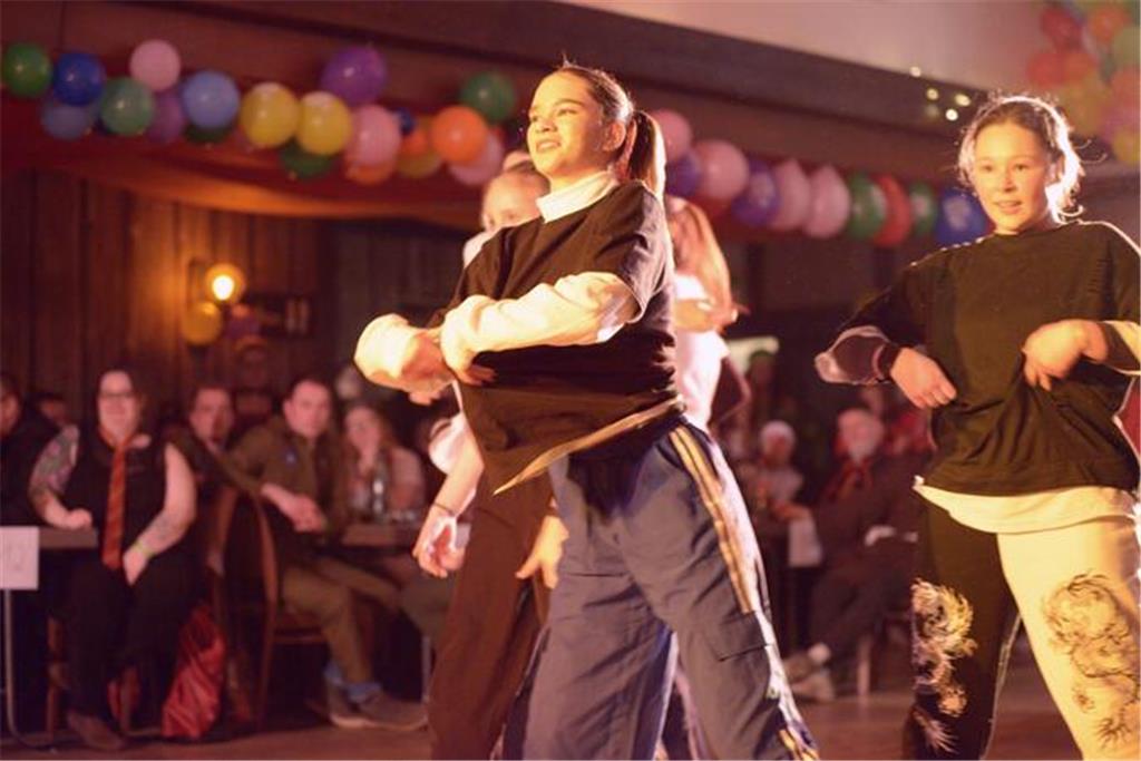 Die Hip Hop-Truppe aus Buxtehude zeigt den Gästen in Ahlerstedt, was sie gelernt...