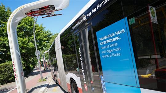 Die Hochbahn investiert in den Ausbau der Elektrobusflotte. (Archivbild)