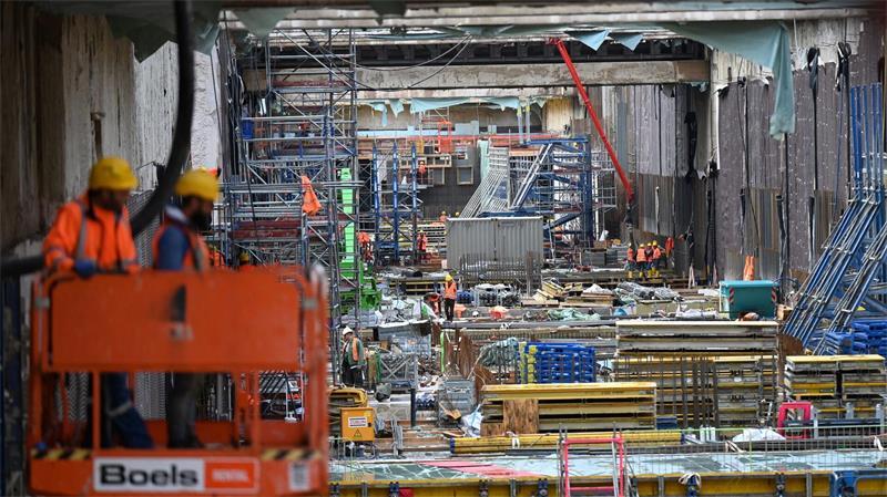 Die Hochbahn spart nach eigenen Angaben während des Baus der neuen Linie U5 Emissionen ein. (Archivbild)