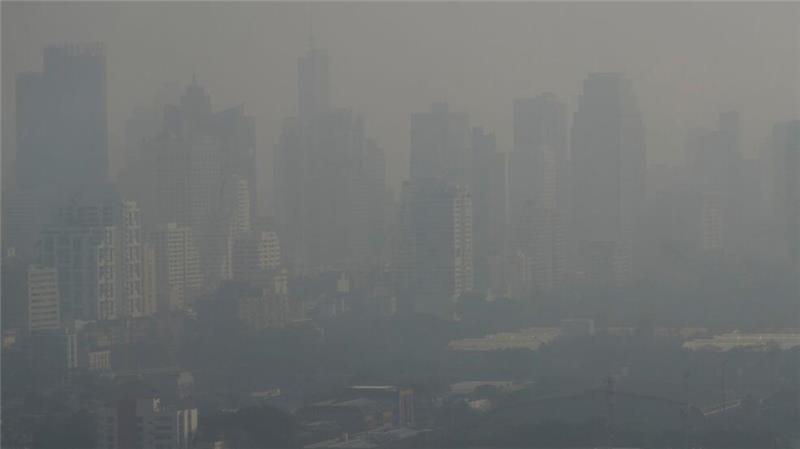 Extrem-Smog in Thailand: Schulen geschlossen Die Hochhäuser der Metropole sind wegen der Luftverschmutzung kaum sichtbar.