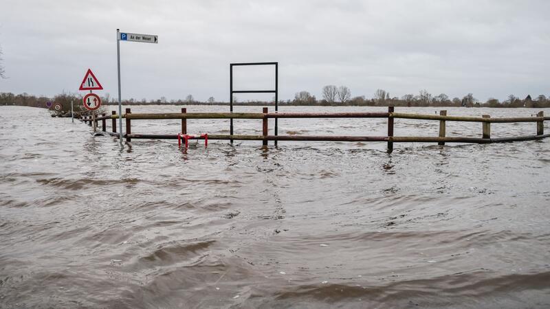 Keine Entwarnung in den Hochwasser-Gebieten Die Hochwasser-Lage bleibt vorerst angespannt.