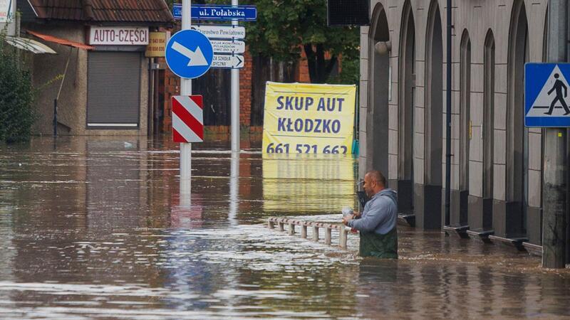 Die Hochwasserlage spitzt sich auch in Polen weiter zu, hier in Klodzko.