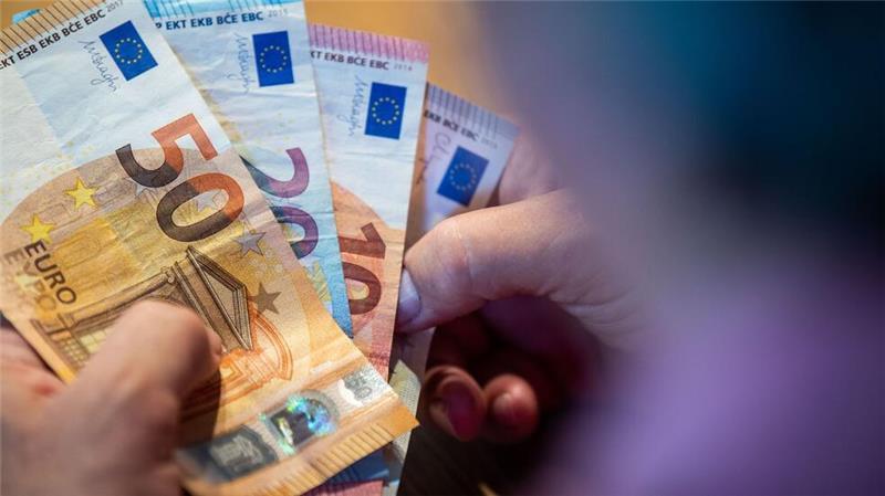 Bund finanziert kleineren Anteil der Rente als vor 20 Jahren Die Höhe der Renten ist für die Linke ein Wahlkampfthema - dafür hat sie amtliche Zahlen erfragt. (Illustration)