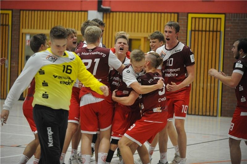 VfL Horneburg greift wieder nach der Bundesliga Die Horneburger A-Jugend sammelte bereits in der Saison 2021/22 Erfahrung in der Bundesliga.