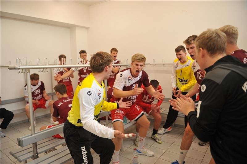 VfL-Horneburg-Talente siegen vor großer Kulisse Die Horneburger pushen sich vor dem Spiel.