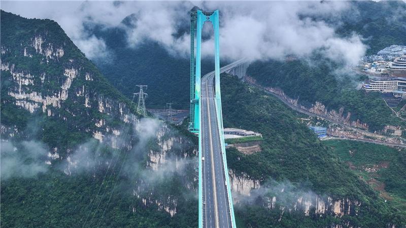 Die Huajiang Grand Canyon Bridge erreicht laut chinesischen Staatsmedien eine Höhe von bis zu 625 Metern.
