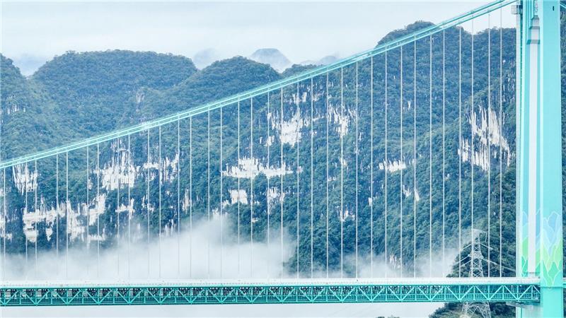Die Huajiang Grand Canyon Bridge erreicht laut chinesischen Staatsmedien eine Höhe von bis zu 625 Metern.