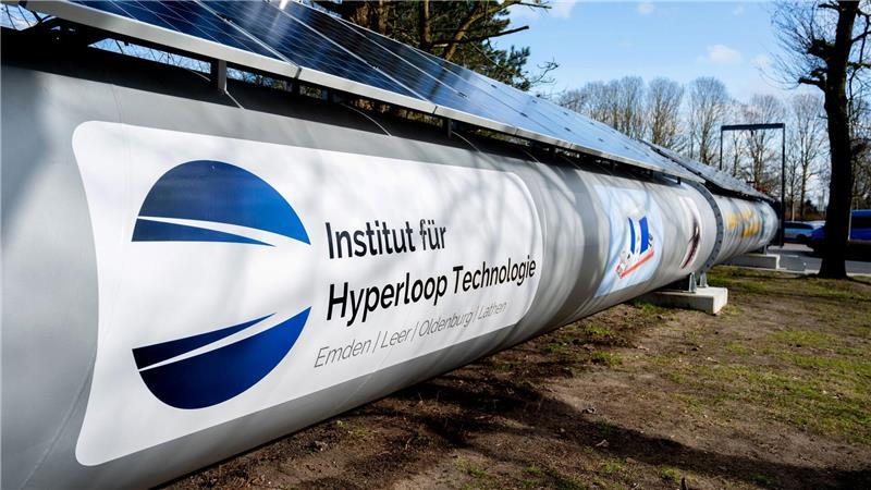Schwebend durch die Röhre - Hyperloop-Teststrecke eröffnet Die Hyperloop-Teströhre ist 27 Meter lang.