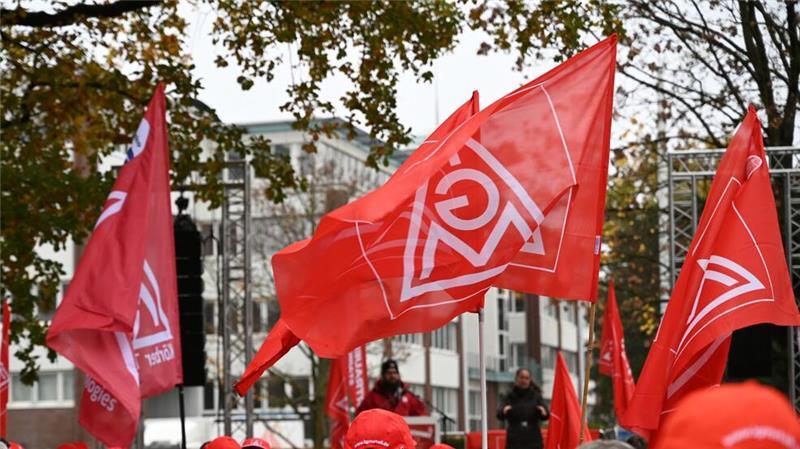 Die IG Metall Küste hatte im Norden in Hamburg und Schleswig-Holstein zu Warnstreiks aufgerufen.